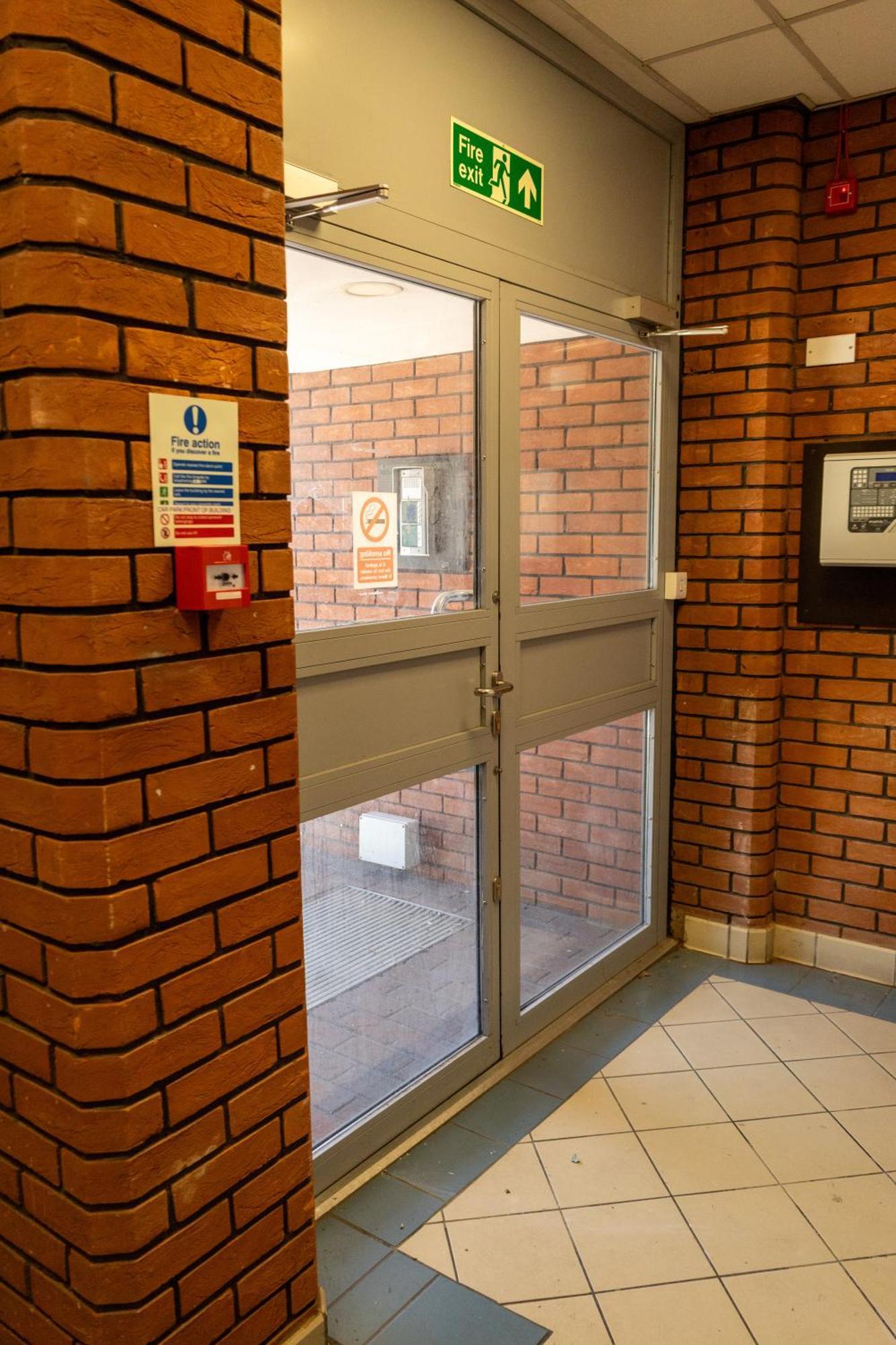 The Trafford Luxe , Garage Parking, Self Check-in Anytime - Perfect For Late Arrivals, Ultra- Fast Wi-fi, 5 Mins To Old Trafford Stadium * Manchester