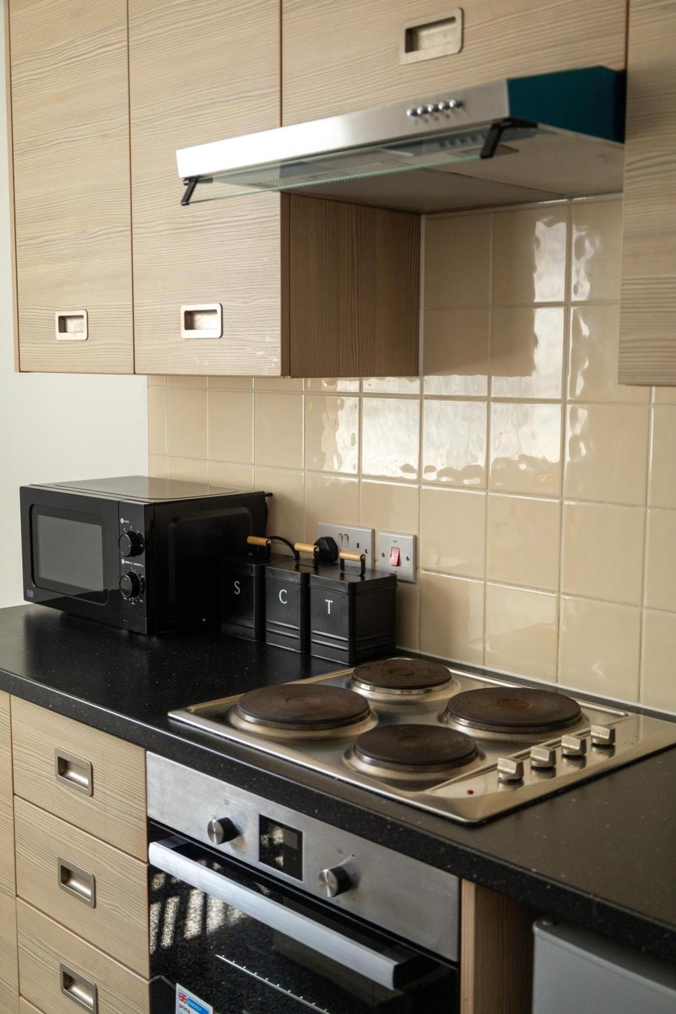 Apartment The Trafford Luxe , Garage Parking, Self Check-in Anytime - Perfect For Late Arrivals, Ultra- Fast Wi-fi, 5 Mins To Old Trafford Stadium